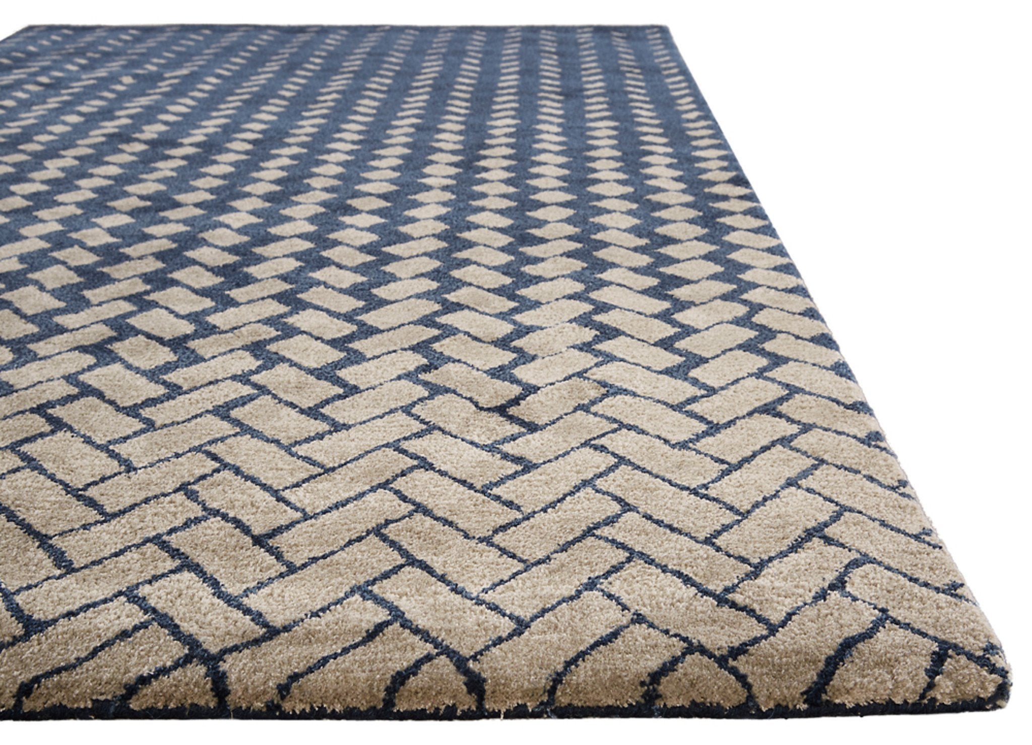 Silas Drizzle/White Swan