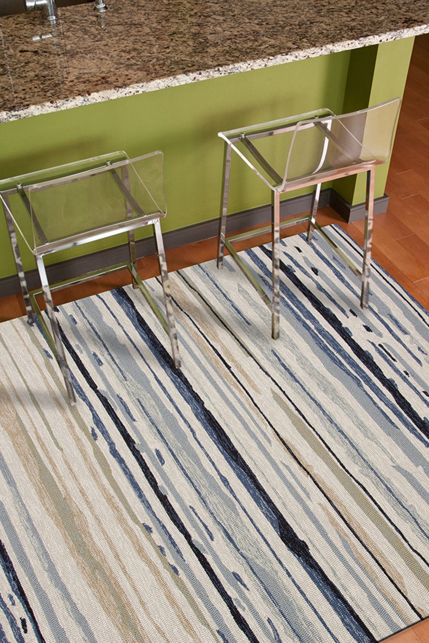 Sketchy Lines Silver Green/Ensign Blue