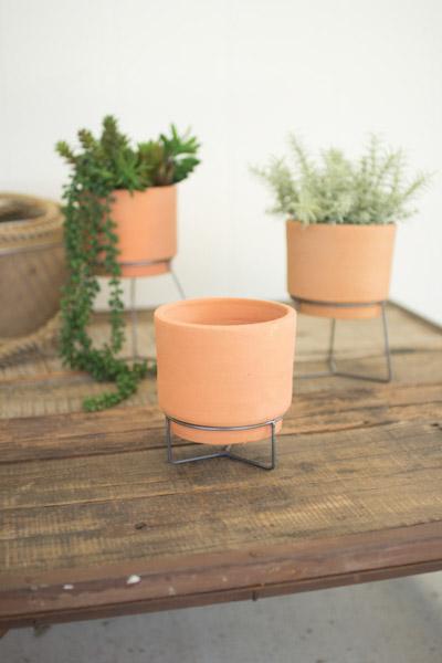 Set Of 3 Natural Clay Planters With Wire Bases