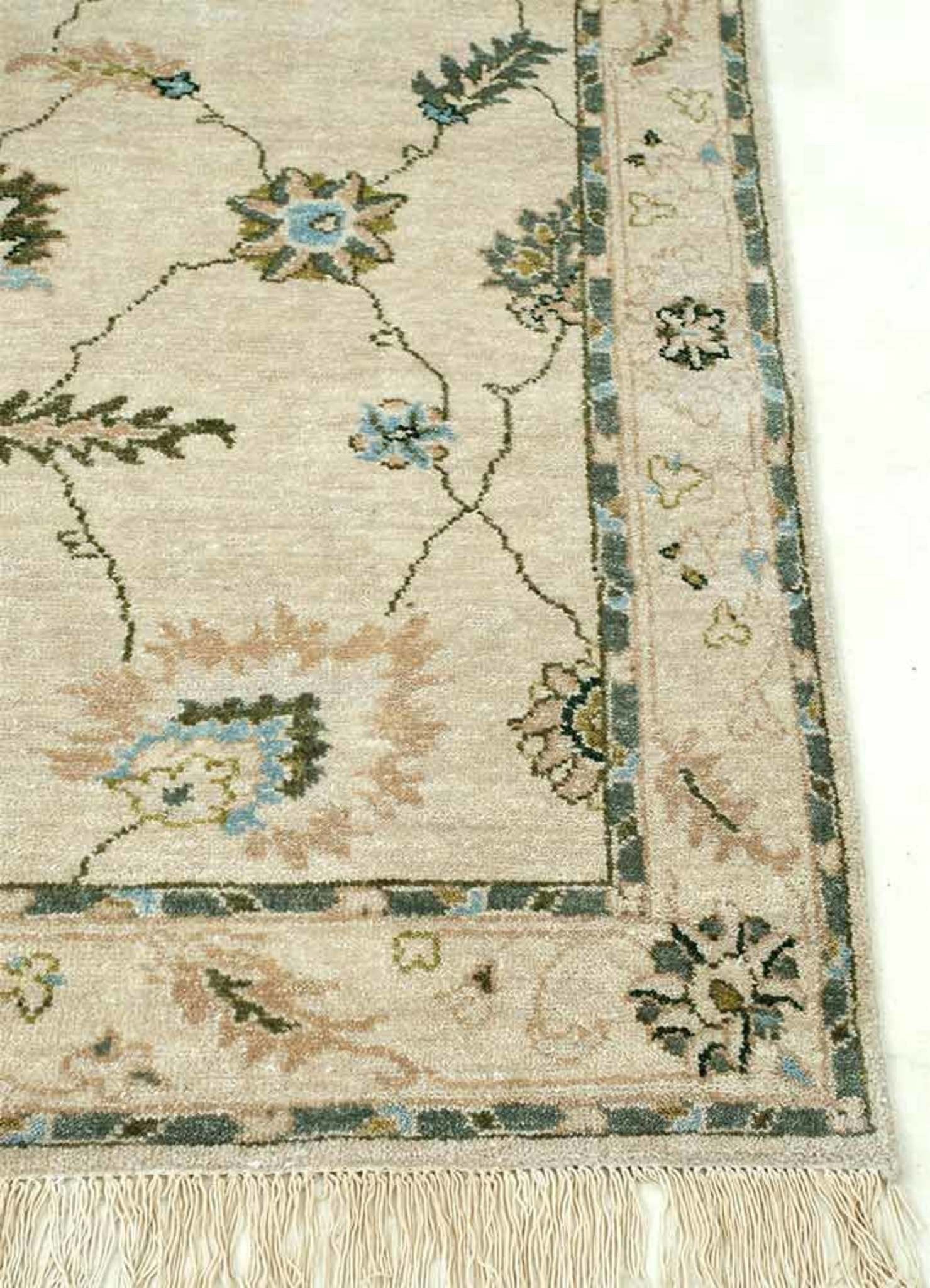Streco Creamy White/Burnt Olive Traditional Rug